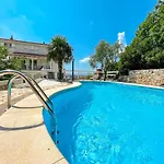 Klaudia - Adults Only Apartman